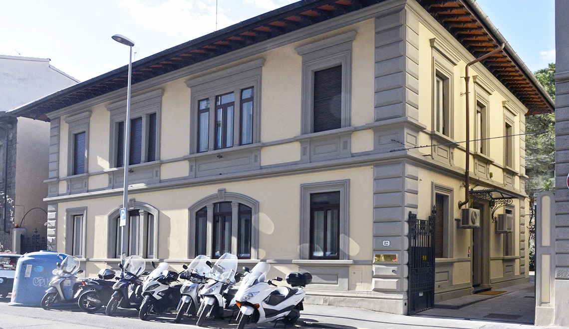 Un piccolo gioiellino nel centro di Firenze vicina alla Fortezza da Basso e alla stazione di Santa Maria Novella. Un nuovo Residence in un tipico villino della Firenze del 1934.